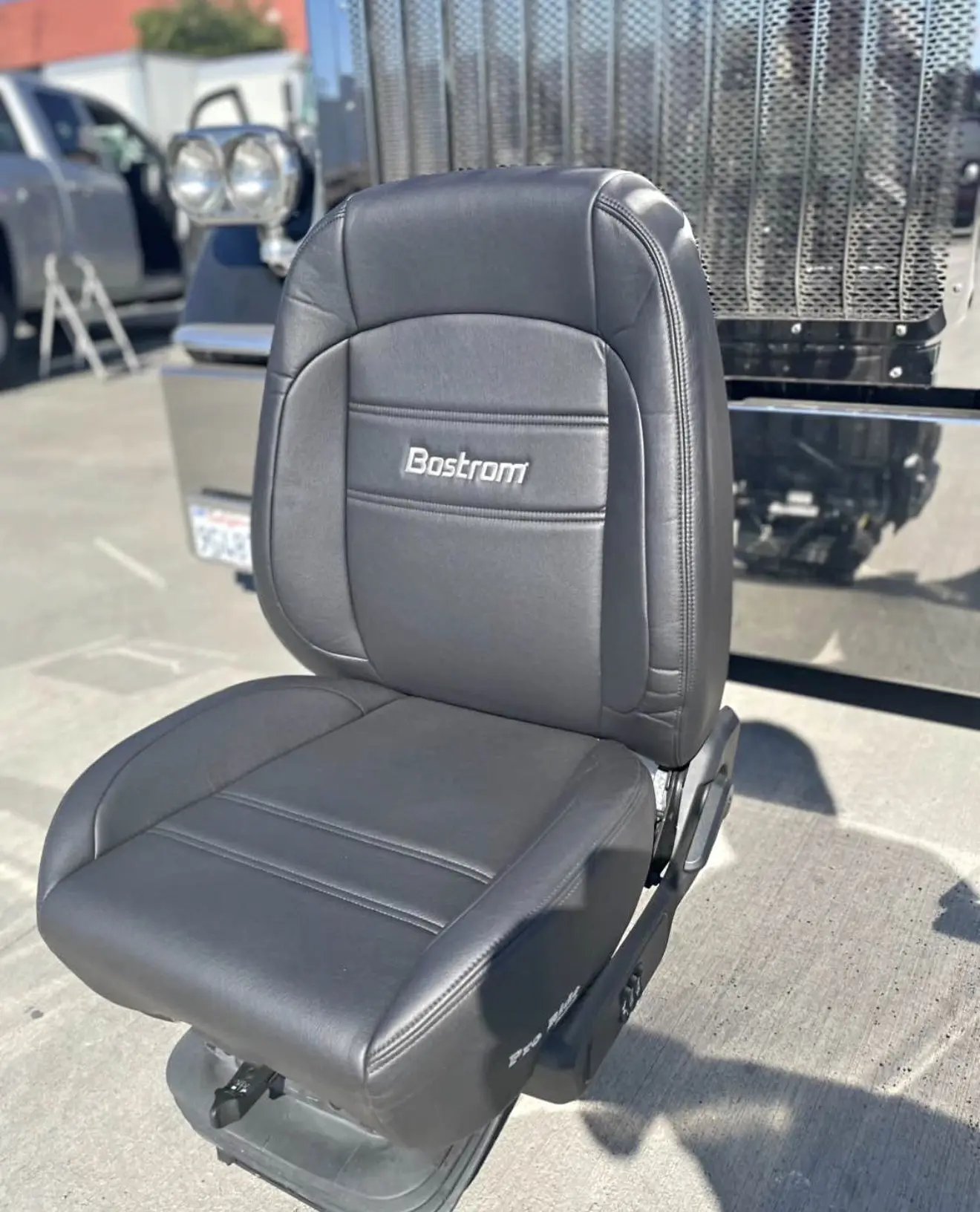 Bostrom black leather seat - Image 2