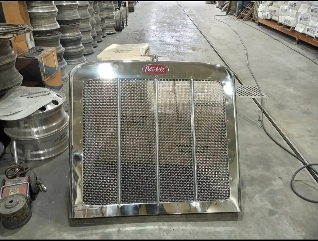 389 Peterbilt Grill - Image 4